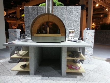 Holzbackofen Pizzaofen Aussen Garten Schweiz Ausstellung