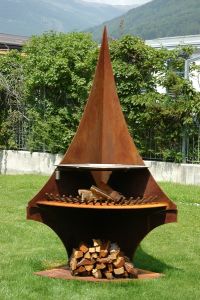 Grill- & Feuerstelle MOUNTAIN aus Cortenstahl